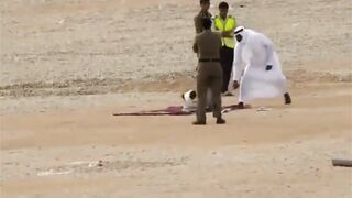 Classic:Saudi Authorities Slice Off the Head of a Man Who Kidnapped and Raped a Boy Before Ki