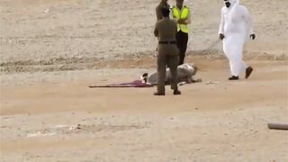 Classic:Saudi Authorities Slice Off the Head of a Man Who Kidnapped and Raped a Boy Before Ki
