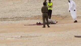 Classic:Saudi Authorities Slice Off the Head of a Man Who Kidnapped and Raped a Boy Before Ki