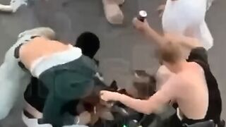 Brutal fight between teenagers and "RosAl" saleswoman