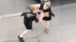Brutal fight between teenagers and "RosAl" saleswoman