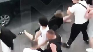 Brutal fight between teenagers and "RosAl" saleswoman