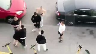 Brutal fight between teenagers and "RosAl" saleswoman