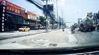 Moped Rider Meets The Cement Truck, Dies
