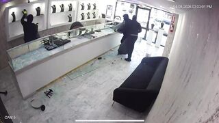 Wild Robbery Of A Jewelry In New Jersey