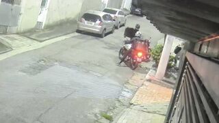 An Off-Duty Policewoman Repels Assault and Kills Two Armed Criminals Outside Her Home