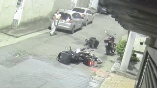 An Off-Duty Policewoman Repels Assault and Kills Two Armed Criminals Outside Her Home