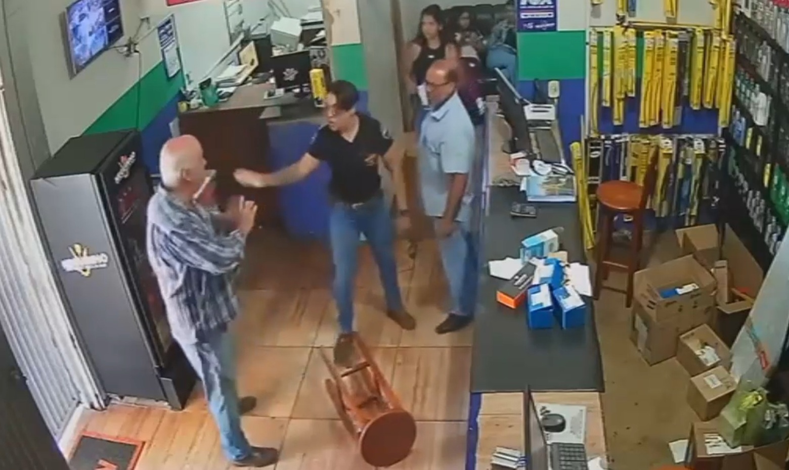 Customer Argues with Auto Parts Shop Owner, Lures Him Outside and Shoots Him Dead