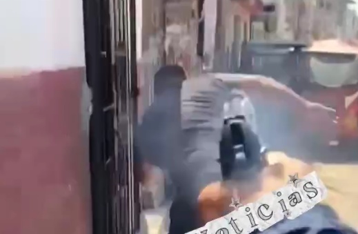 Sicario Films Himself Ruthlessly Shooting His Victim at Point-Blank Range