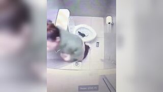 LoL  "Girl had to interrupt toilet session"