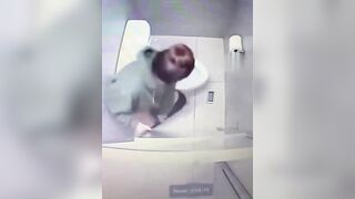 LoL  "Girl had to interrupt toilet session"