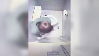 LoL  "Girl had to interrupt toilet session"