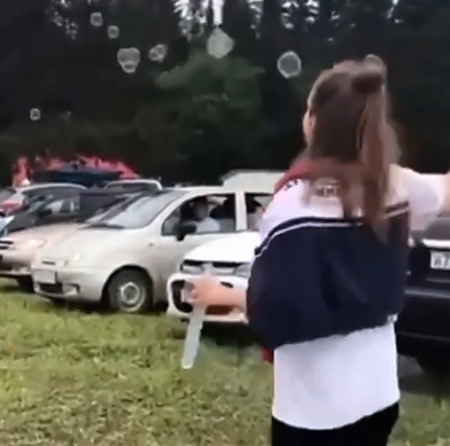 LoL "A romantic surprise at a party somewhere in Russia"