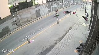 Thugs Get Into An Accident, Shot By Police After Robbing A Money Changer in Peru