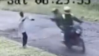 Motorcycle Thugs Strike Pedestrian with Iron Bar in Chilling Robbery