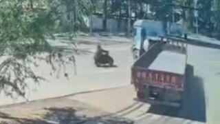 Motorcyclislt Plows Into The Turning Truck, Dies On Spot