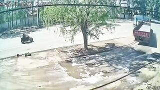 Motorcyclislt Plows Into The Turning Truck, Dies On Spot