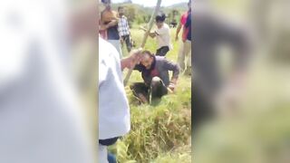 Drug Addict Who Murdered A Student caught And Clubbed By Locals