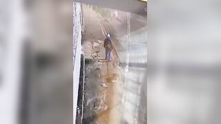 Homeless Drug Addict Stabs Woman and Steals Her Purse in Brutal Street Attack