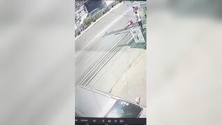 Snatcher’s Worst Day Ever – Robs Man and Gets Run Over Seconds Later