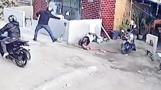 Sicarios on Motorcycle Unleash Hail of Bullets, Execute Young Man at Doorstep