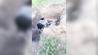 UA soldiers execute 2 traitors and an alleged female collaborator