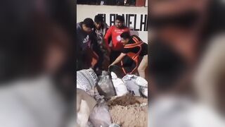 Community Delivers Street Justice to Motorcycle Thief – Bat, Fists and Kicks
