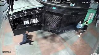 Gang of Thieves Brutally Beats Young Man to Steal His Bike and Belongings