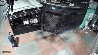 Gang of Thieves Brutally Beats Young Man to Steal His Bike and Belongings