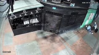 Gang of Thieves Brutally Beats Young Man to Steal His Bike and Belongings