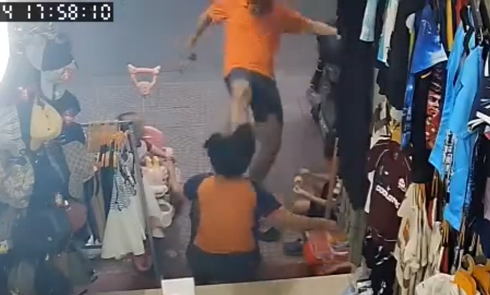 Man Brutally Attacks Clothing Seller in Front of Her Two Young Children