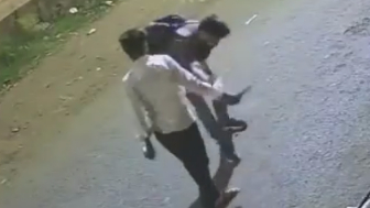 Man Stabbed In Stomach, Critically Injured During Robbery In India {SKIP to 2.00}