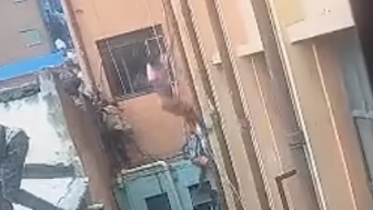 Illegal foreigner jumps off the building  running away from deportation