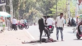 Police Constable Beaten Mercilessly in Public by Intoxicated Men in Phulbani