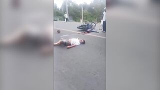Bus Dashcam Captures Motorcycle with Two Riders Crashing Head-On Into It – One Dead