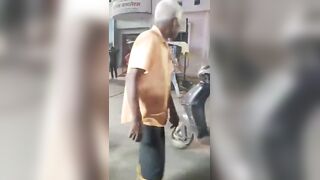 Drunk Young Man Brutally Beaten After Damaging Street Vendor's Cart in Rewa