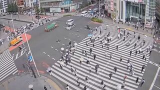 Electric scooter ran a red light accident in Shinjuku(Tokyo).