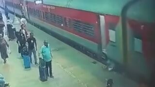 Man Slips,  Falls Between Train and Platform in India