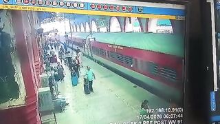 Man Slips,  Falls Between Train and Platform in India