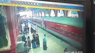 Man Slips,  Falls Between Train and Platform in India