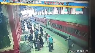 Man Slips,  Falls Between Train and Platform in India