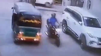 Motorcyclist Gets Crushed By Falling Tree
