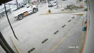 80-Year-Old Street Vendor Killed by Truck While Selling at Traffic Light
