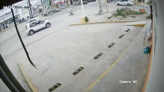 80-Year-Old Street Vendor Killed by Truck While Selling at Traffic Light