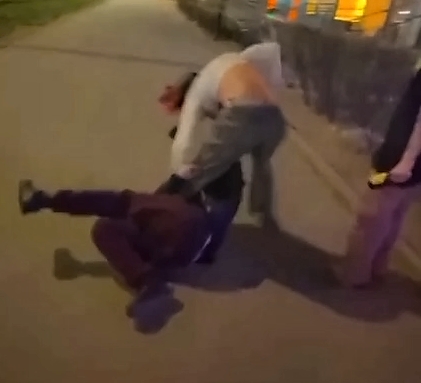 Brutal fight on the street In the Moscow region