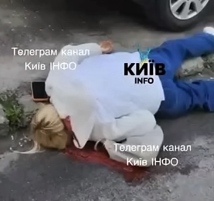 In Kiev, an elderly man shot people with a rifle (2 videos)