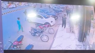 Apple Store Security Guard Shoots Himself After Boss Refuses to Pay Salary