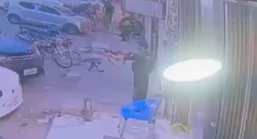 Apple Store Security Guard Shoots Himself After Boss Refuses to Pay Salary