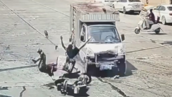 Couple`s Joyride Interrupted By Rusty Vehicle