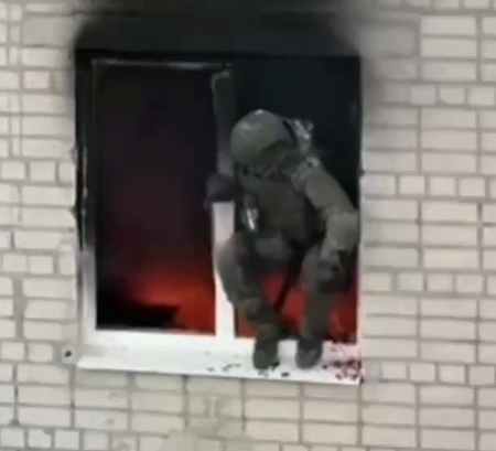 Orc jumped from the 3rd floor of a burning building and died after being shot